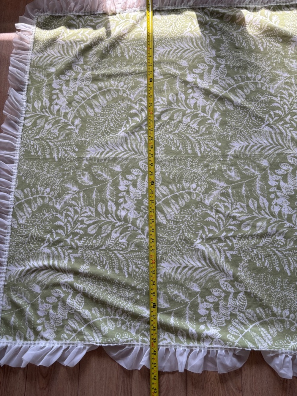 Green Botanical Print Ruffled Tablecloth - Picture 12 of 14